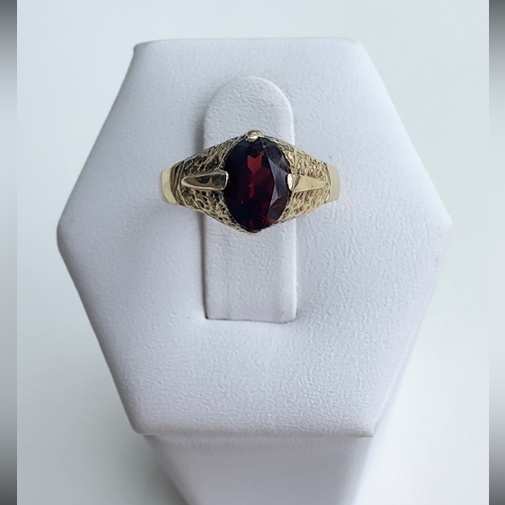 10k Yellow Gold Garnet Ring